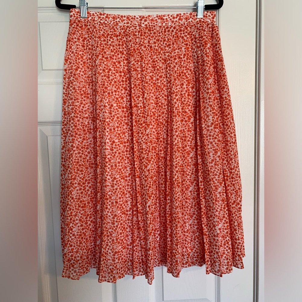 J Crew Skirt. Knee length. Size 8. Great used condition.